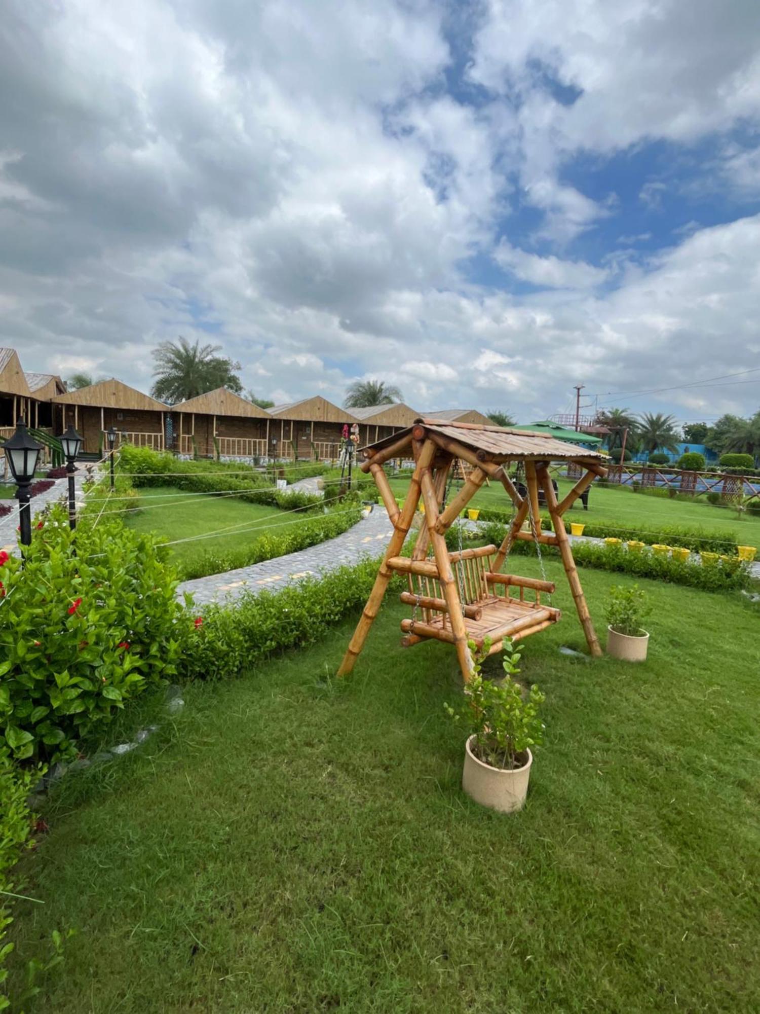 Gopika Resort Vrindavan Ngoại thất bức ảnh