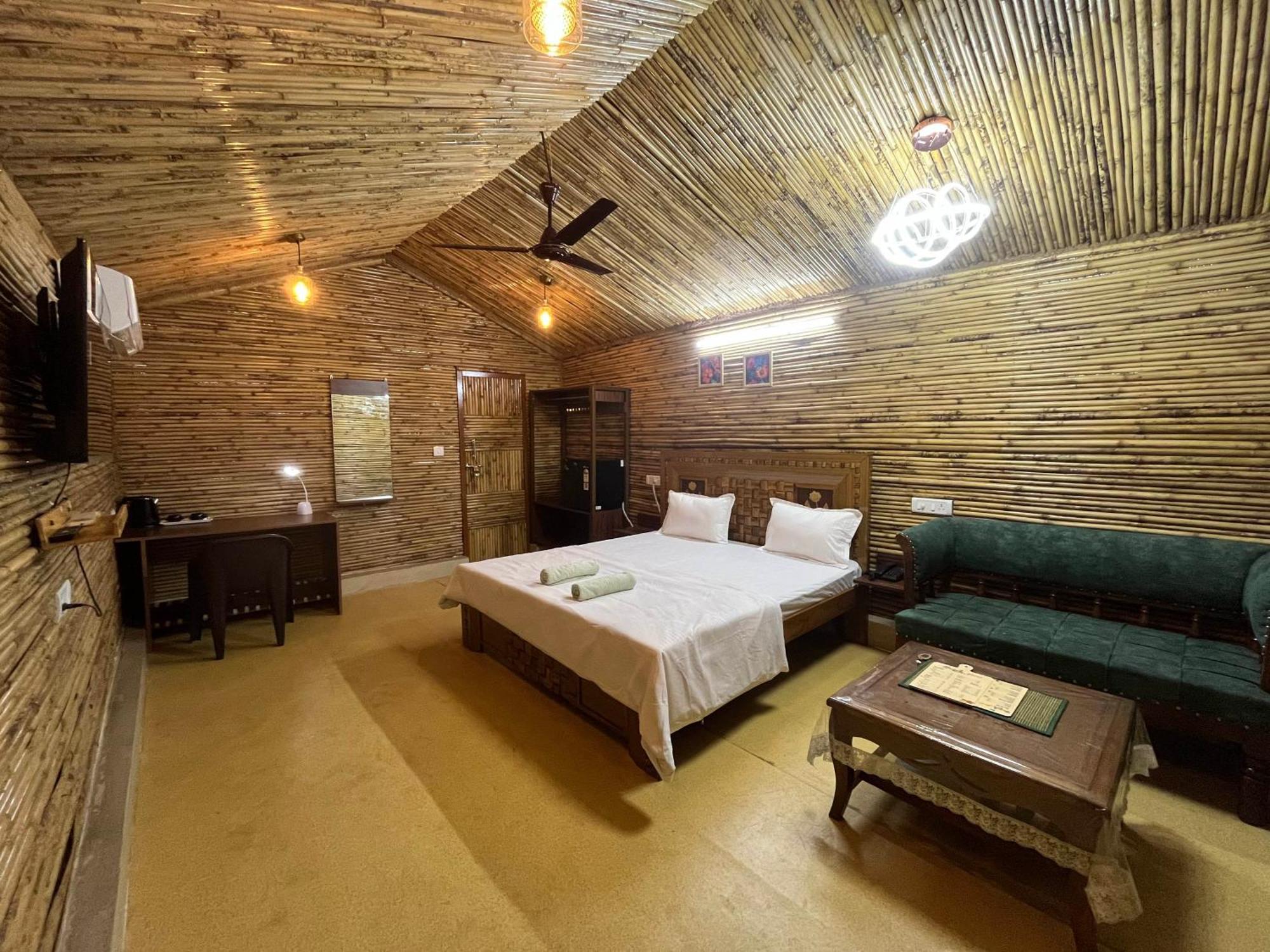 Gopika Resort Vrindavan Ngoại thất bức ảnh